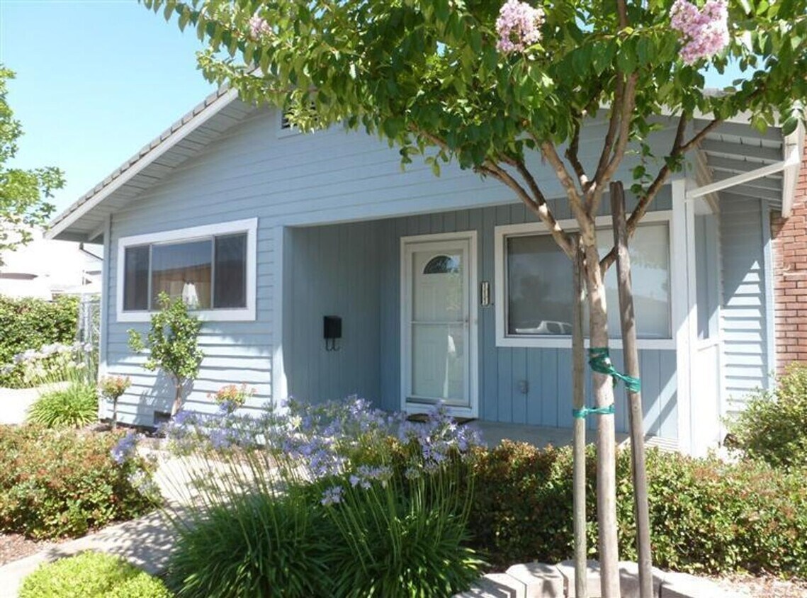Primary Photo - 2 Bed 1 Bath Bungalow Old-town Roseville
