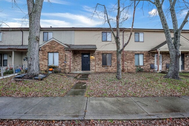 Building Photo - Beautiful 3 Bedroom 1.5 Bathroom Townhome Minutes from Easton