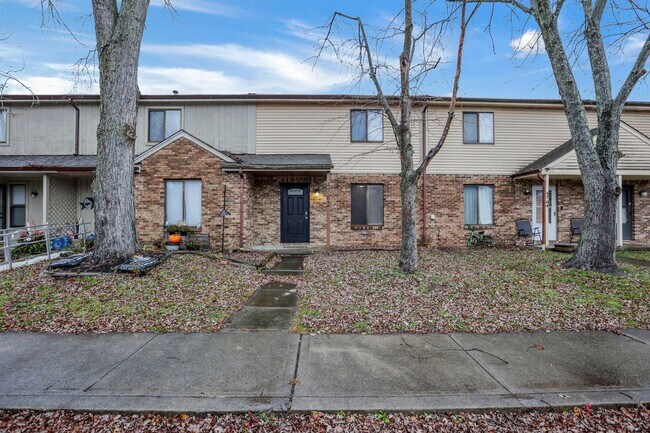 Foto del edificio - Beautiful 3 Bedroom 1.5 Bathroom Townhome Minutes from Easton