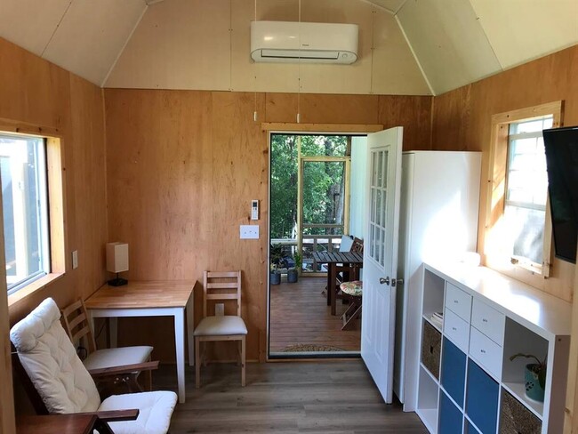 Building Photo - 740 Trinity St