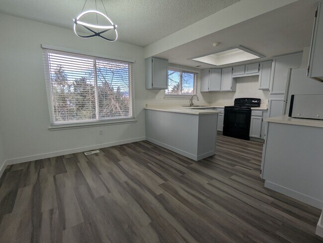 Foto del edificio - SUPER NICE REMODELED 3 BED, 3 BATH HOME IN HIGHLANDS RANCH!  FEBRUARY 1ST OCCUPANCY!