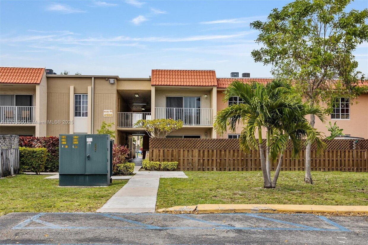 Primary Photo - 4900 NW 79th Ave