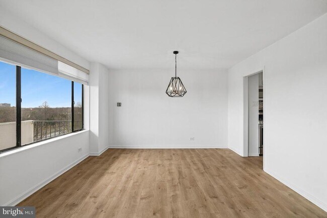 Foto del edificio - 4501 Arlington Blvd