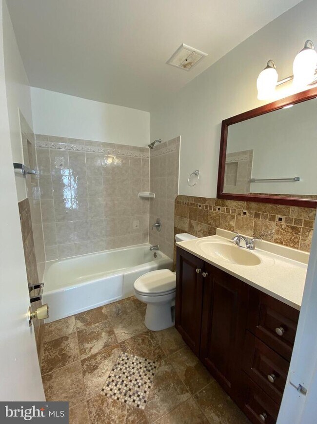 Building Photo - 5752 Village Green Dr