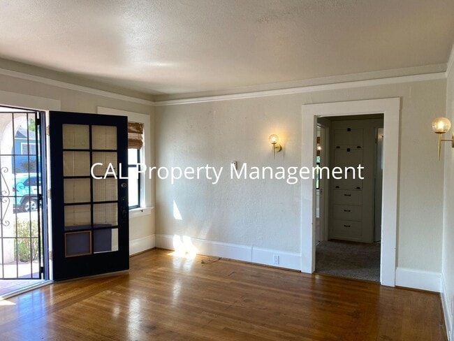 Building Photo - Stylish South Salinas Home | 2 Bed / 1.5 Bath | 1,370 sq ft