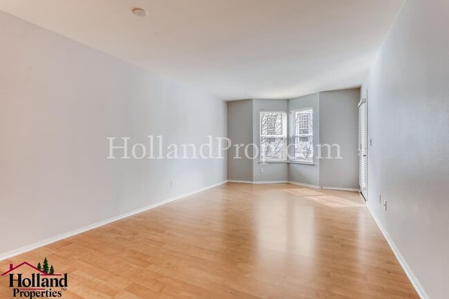 Building Photo - Modern 2-Bedroom Apartment in the Heart of Downtown