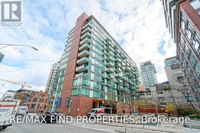 Building Photo - 333 Adelaide St E