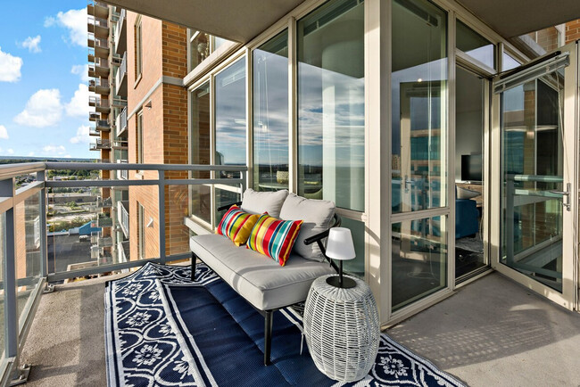 Foto del edificio - 8520 Tyco Rd