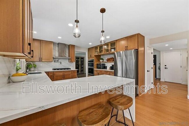 Foto del edificio - 1225 Fallbrook Ct