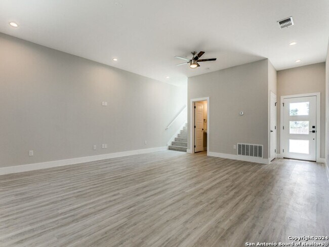Foto del edificio - LUXURY ALAMO HEIGHTS TOWNHOME