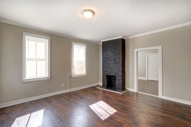 Building Photo - 2425