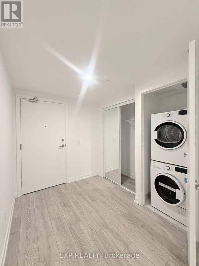 Photo du bâtiment - 537-1100 SHEPPARD Ave