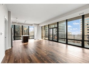 Building Photo - 465 Nicollet Mall