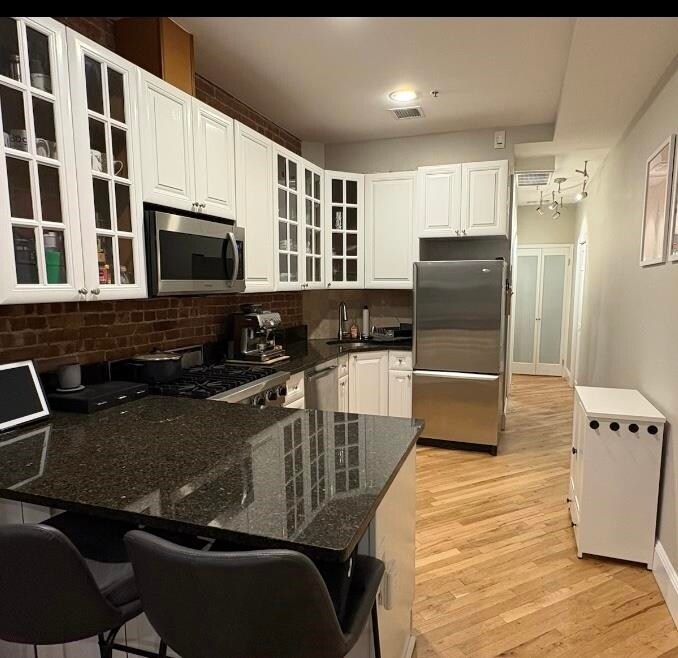 Foto principal - 123 Willow Ave