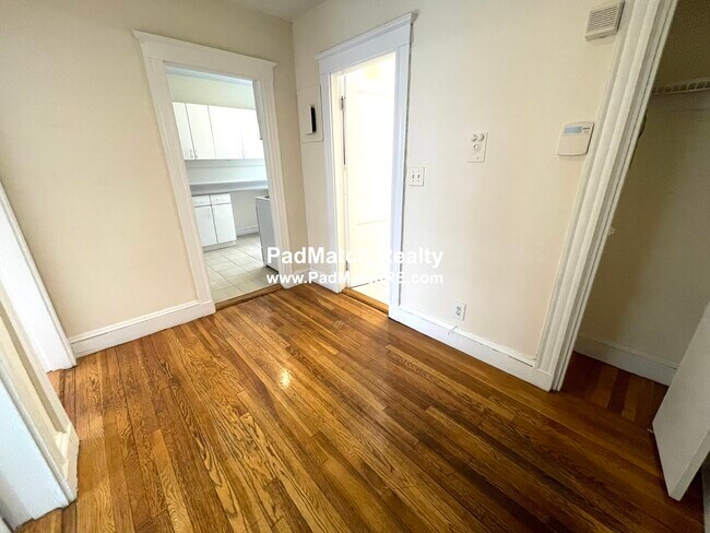 Building Photo - 5 Barrows St
