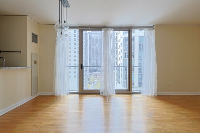 Foto del edificio - 420 E Waterside Dr