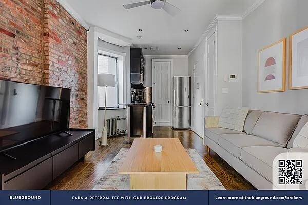 Foto del edificio - 325 E 5th St