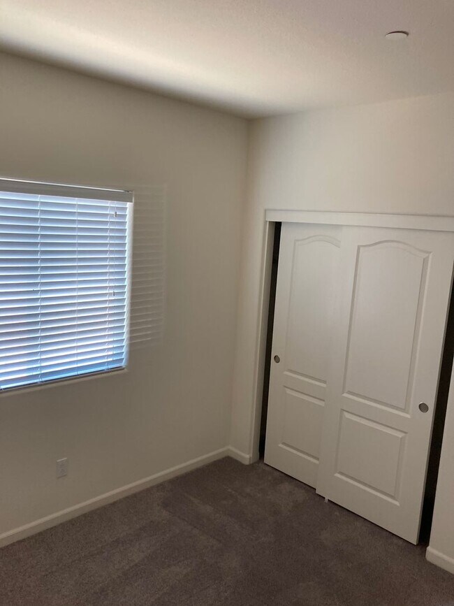 Building Photo - Four Bedroom Home in North Merced!