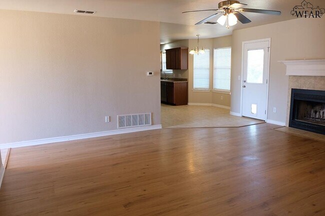 Foto del edificio - 5027 Cy Young Dr