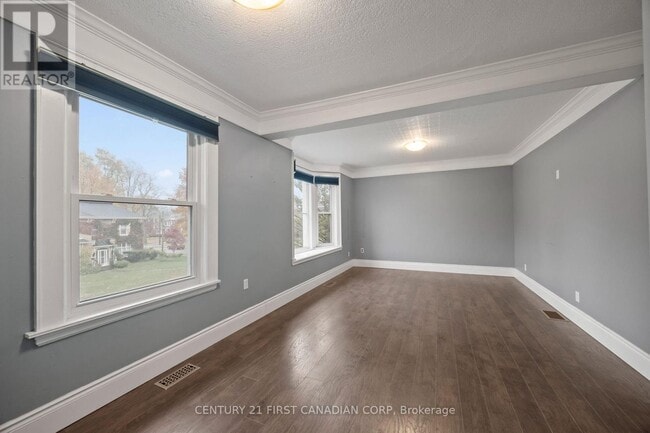 Building Photo - 92 Hincks St