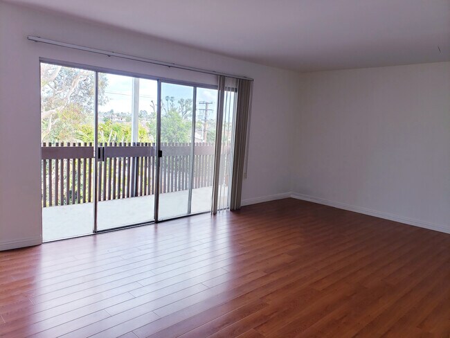 Foto del edificio - 6050 Canterbury Dr