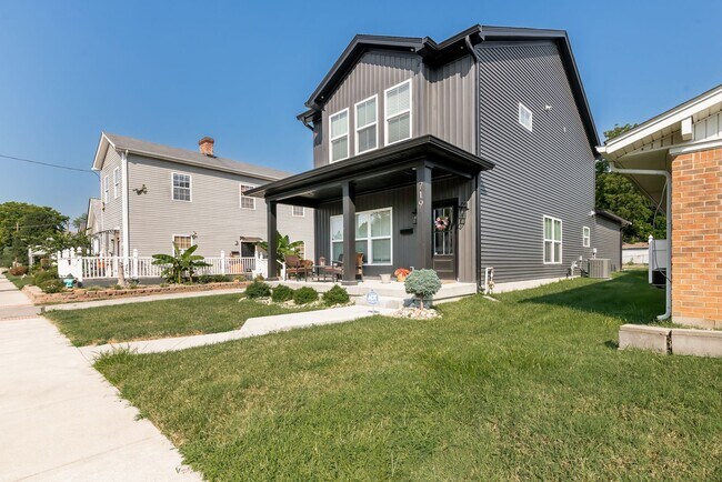 Foto del edificio - Do Not Miss this Beautiful piece of property.