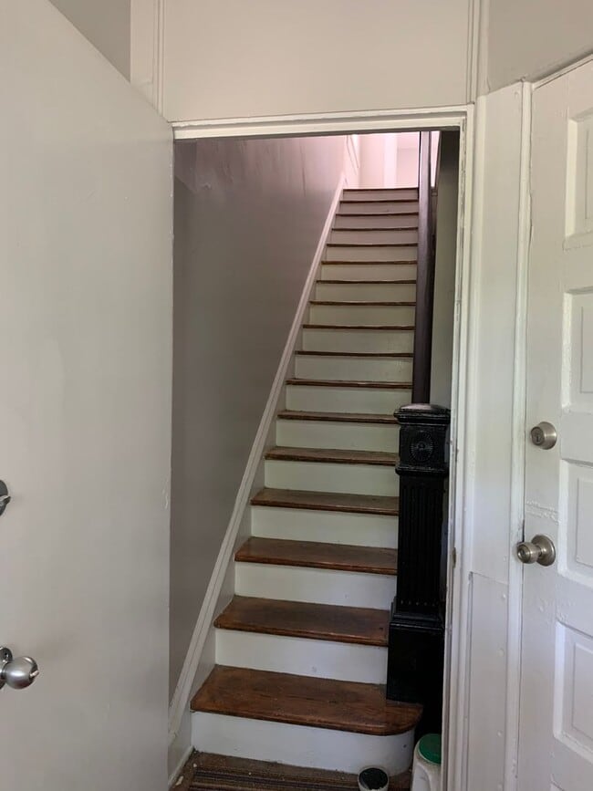 Building Photo - Updated apartment in the Fan!