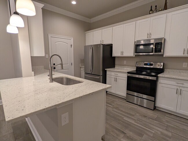 Foto del edificio - Legacy Pointe 3/3 Charmer