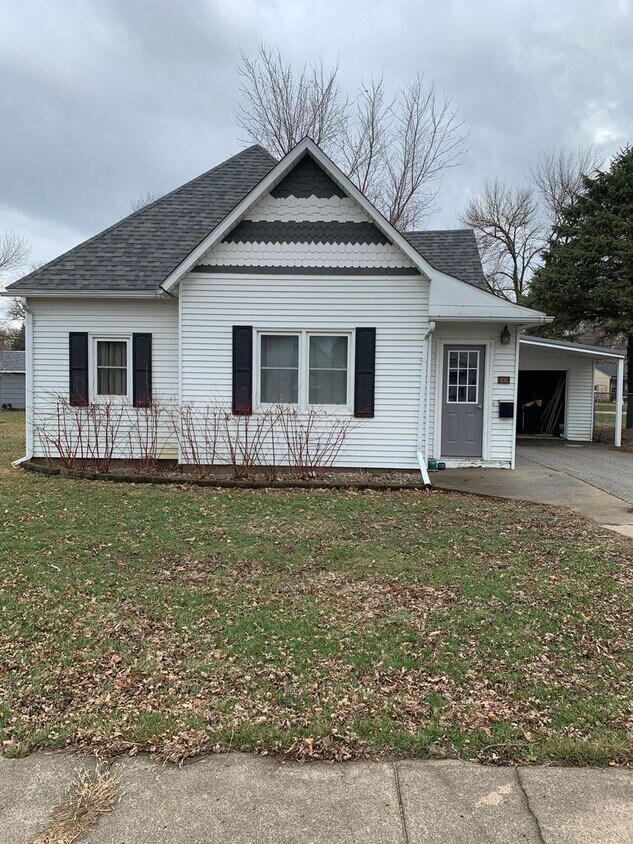 Foto principal - 2 br, 1 bath House - 835 Pleasant St.