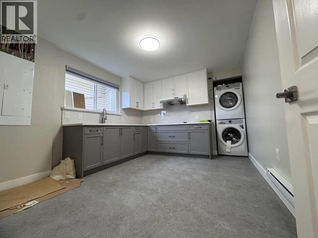 Building Photo - 6869 Gladstone St