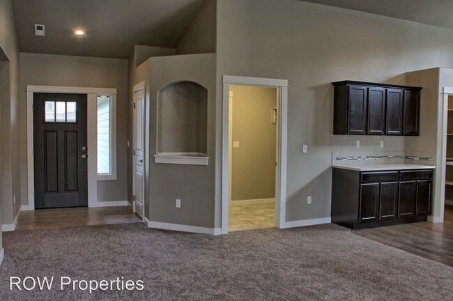 Building Photo - 4 br, 2 bath House - 3713 S Taradale Ave