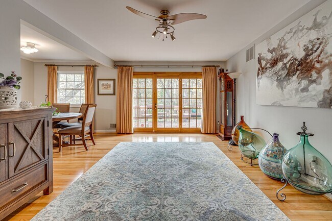 Building Photo - Charming 4 Bed SFH in Alexandria!