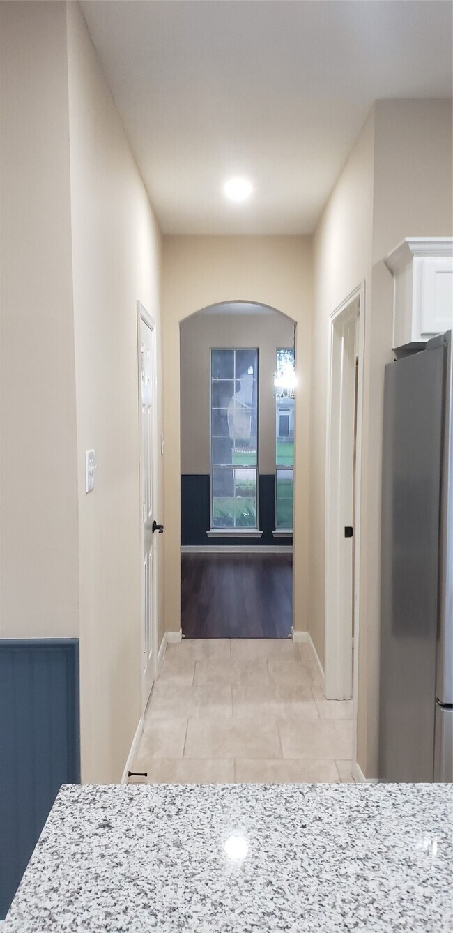 Building Photo - 3839 Landon Park Dr