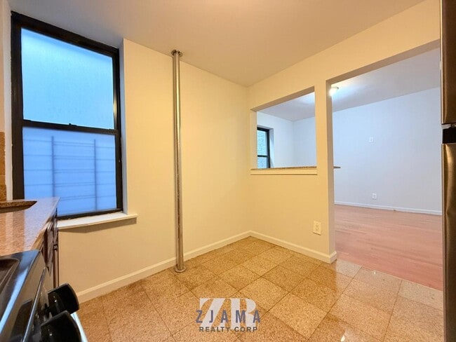 Building Photo - 170 Parkside Ave