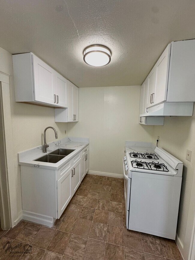 Foto del edificio - 527-531 E 2nd Ave