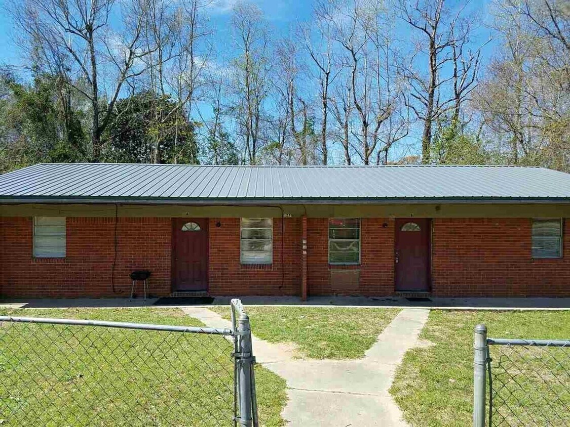 Primary Photo - 1279 Lake Dr