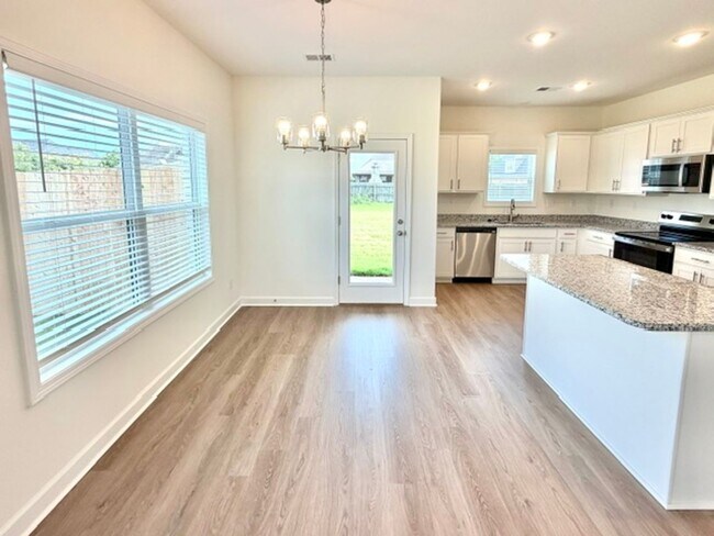Foto del edificio - 145 Summer Rose Ln