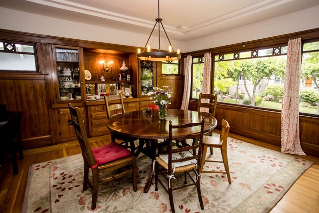 Building Photo - Beautiful Piedmont Home with Additional AD...