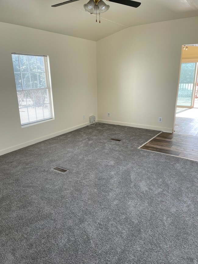 Building Photo - 2404 Roth Rd