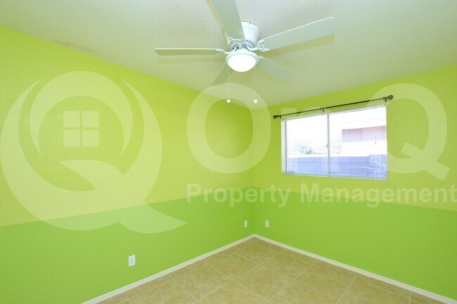 Building Photo - 26 E Ivy St