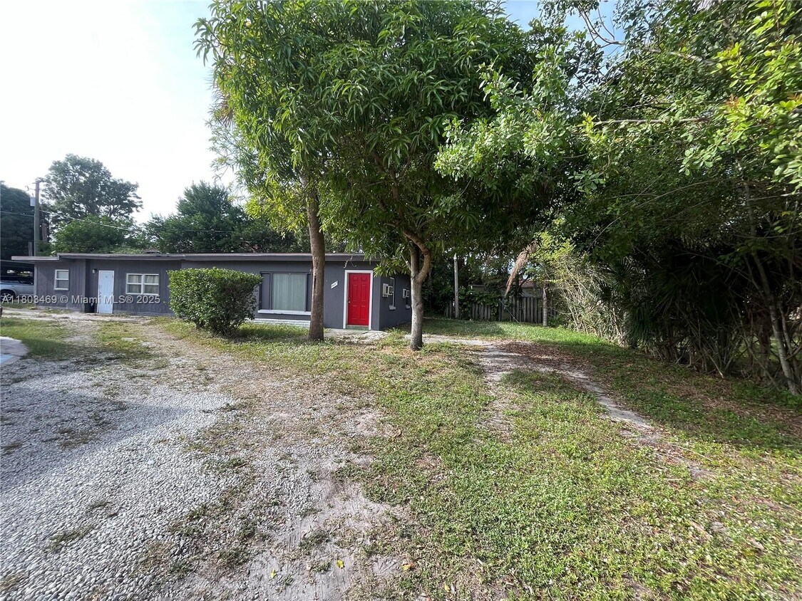 Foto principal - 1017 Chipola Rd