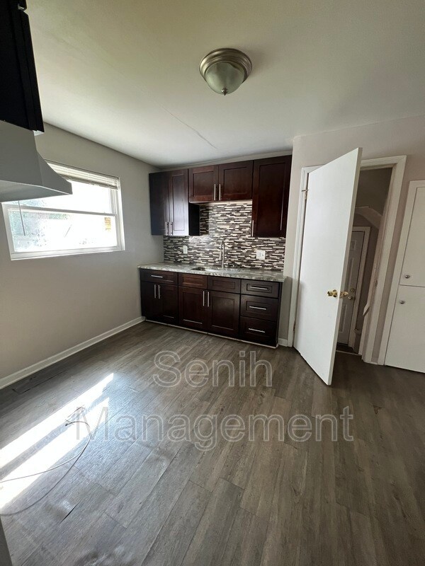 Building Photo - 16610 Greenlawn St