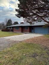 Building Photo - 2637 S 3rd St W