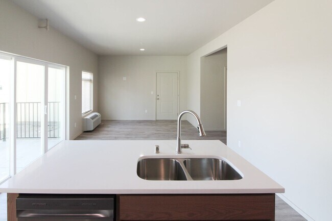 Building Photo - 3 bedroom, 2 bath in apartment home in Othello