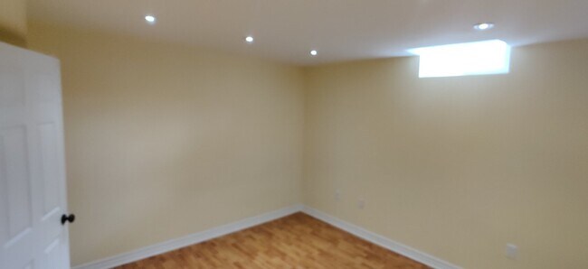 Building Photo - 3 Millcreek Cres