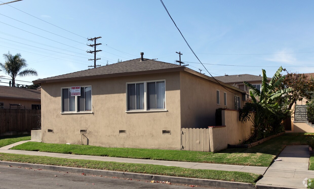 Building Photo - 1009 Loma Ave
