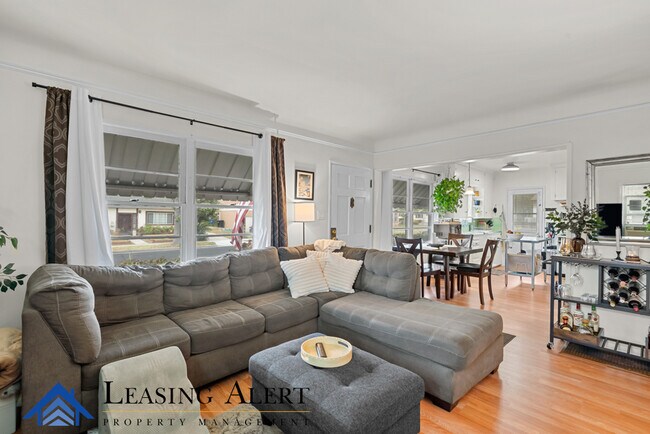 Building Photo - 1209 W Glendon Way