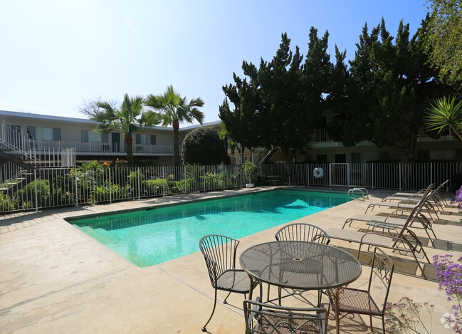 Building Photo - LOVELY 1BED Near Valley College! -- GREAT LOCATION!!! $1,000 Deposit (OAC)