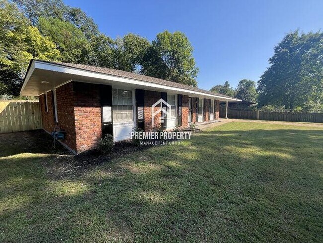 Foto del edificio - 4906 Childs Dr