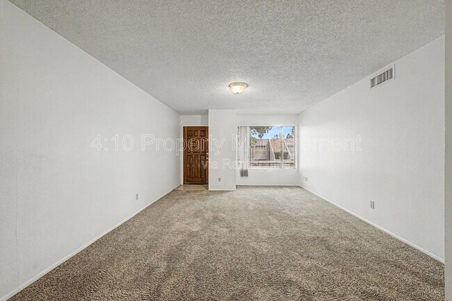 Foto del edificio - 1927 E Hampton Ave